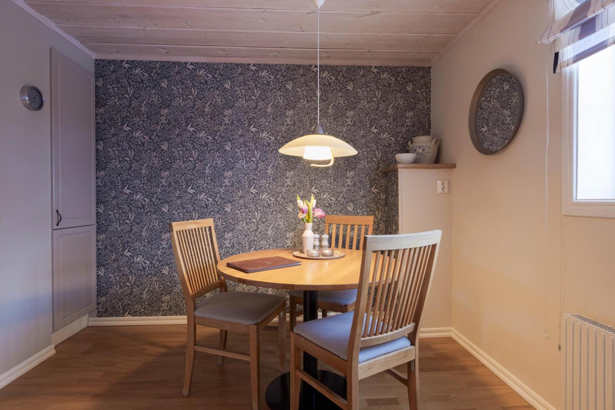 Mårtenliens Gård *